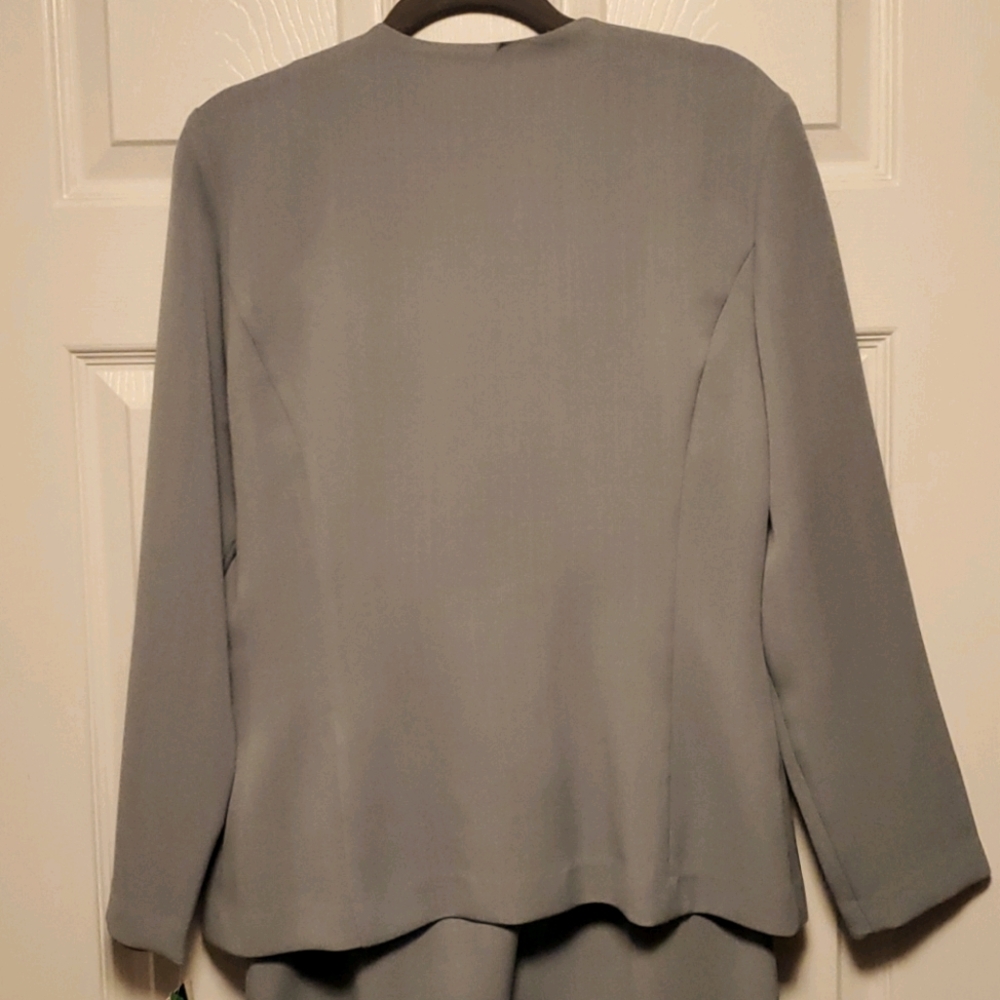 Kari's Korner 2-piece Pantsuit - Picture 3 of 5